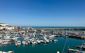 Marina Retreat - Stunning 4 Bedroom, 3 Bathroom House With Harbour Views!