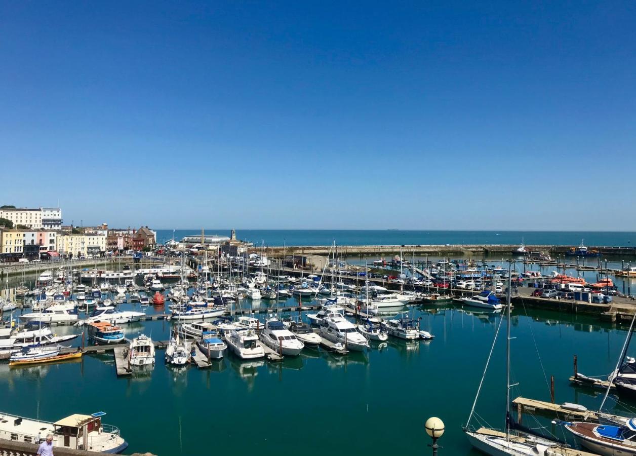 Marina Retreat - Stunning 4 Bedroom, 3 Bathroom House With Harbour Views! Ramsgate Exterior photo